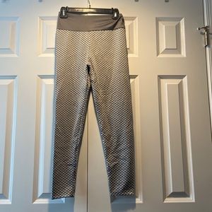 Gray and white scrunch butt lifting leggings